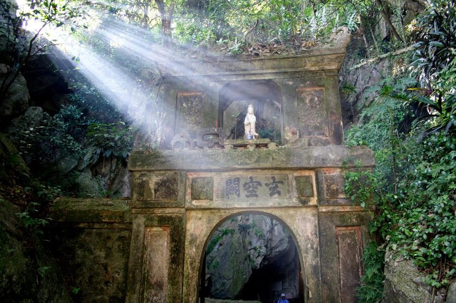 Am Phu Cave, Marble and Monkey Mountain Fullday tour - A tight 6-hour loop through Marble Mountain, Am Phu Cave, and Linh Ung