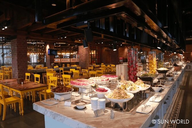 Ba Na Hills and Golden Bridge Full-day Tour from Da Nang - Lunch and snack strategy: when the buffet is actually included