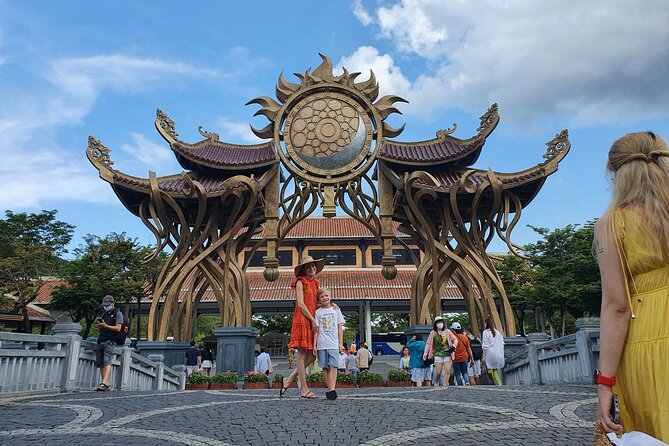 Ba Na Hills and Golden Bridge Private Tour - Lunch at Ba Na Hills, then France Village