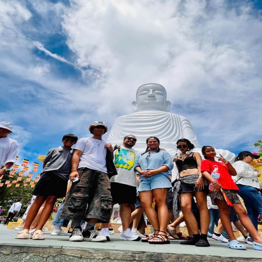 BaNa Hills & Golden Bridge Full Day Group Trip From HoiAn/DN - Golden Bridge: the big photo moment, minus the chaos