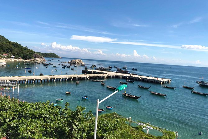 Cham Island Day Tour & Snorkeling from Da Nang with Group tour - Lunch after the islands: seafood plates, local sides, and skipping smart