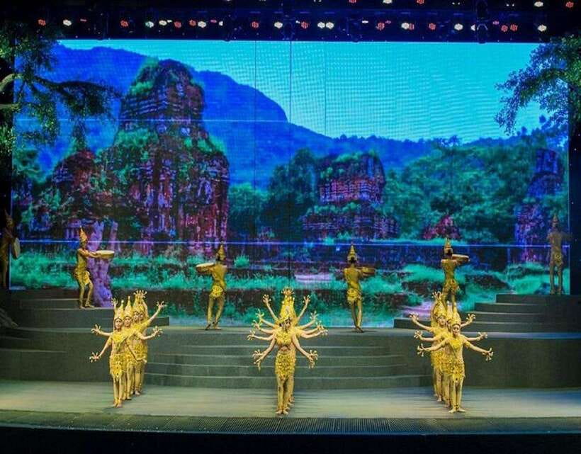 Charming Da Nang Show: Culture, History, Art Vietnamese Show - Ao dai, Non la, and lotus flower symbolism on stage