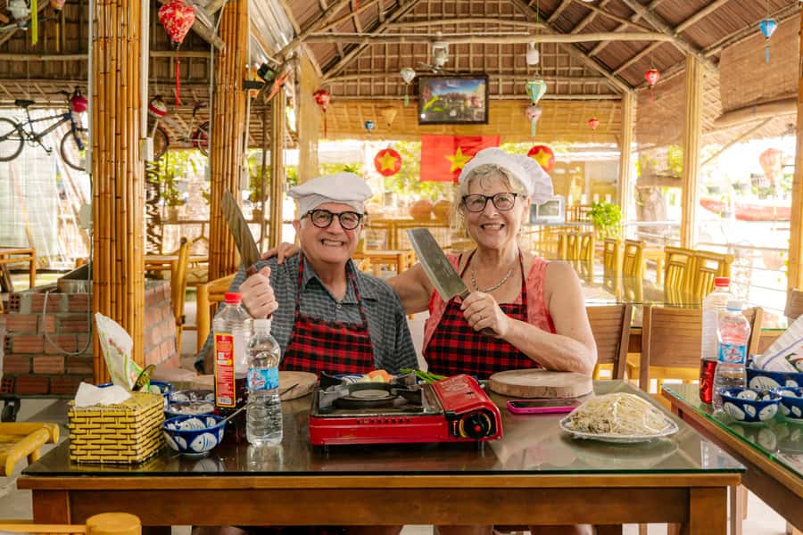 COOKING CLASS -BASKET BOAT - Inside the cooking class: Pho Bo, Banh Xeo, Banh Cuon, Che