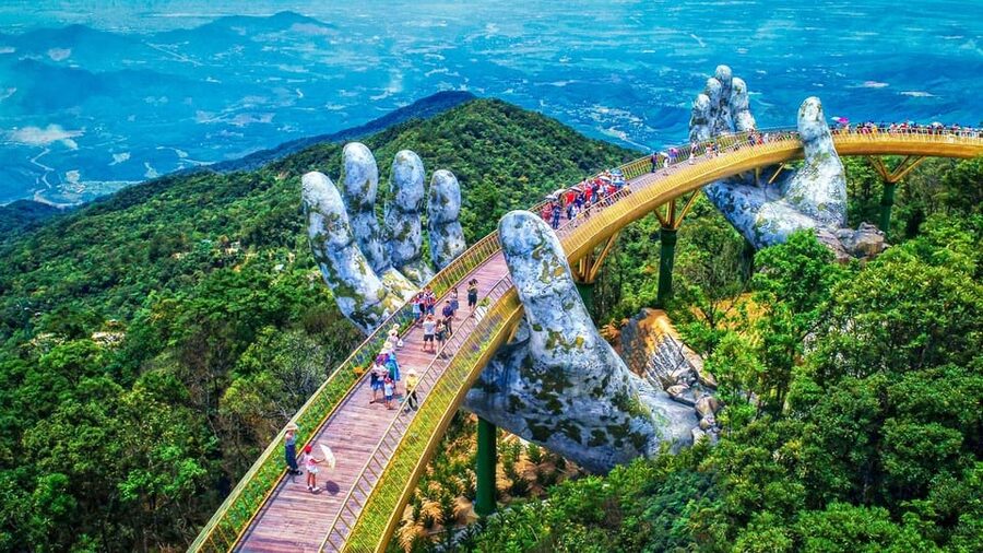 Da Nang: Ba Na Hills Cable Car and Golden Bridge Small Group - The itinerary rhythm: 8:00 departure, 16:30 return, with a shared transfer