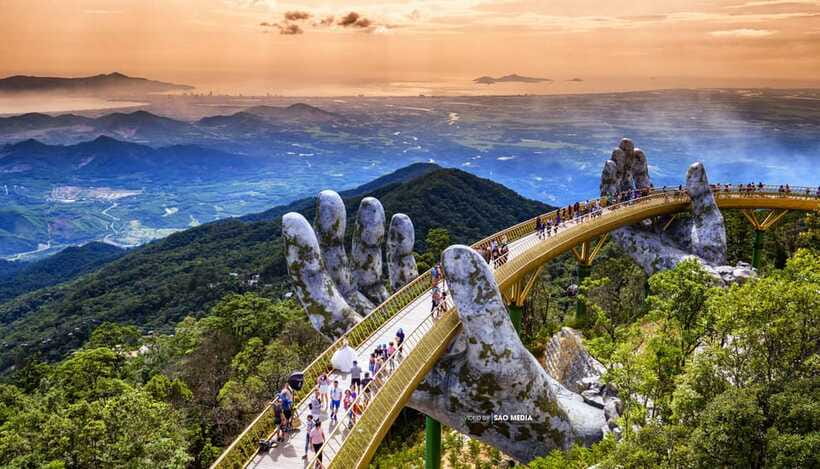 Da Nang: Ba Na Hills Cable Car & Golden Bridge Private Tour - Lunch timing and energy management on a long mountain day