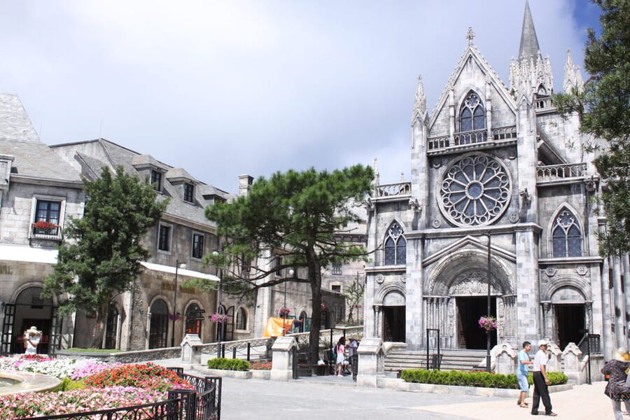 Da Nang: BaNa Hills & Golden Bridge Day Tour With 5 options - From Sun Kingdom toward Moon Kingdom: Lava Train rides and photo checks