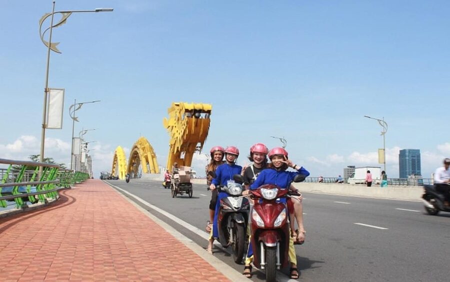 Da Nang By Night & Han River Dragon Cruise with a local food - Local noodle dinner and green ice tea: keep it light, keep it moving