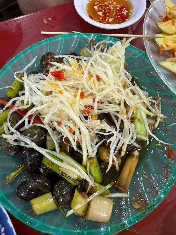 Da Nang City Street Food Private Tour With Local Students - Street food option vs luxury restaurant option: what to confirm