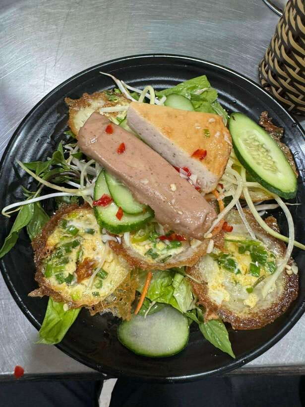 Da Nang City Street Food Tour With Live Music Tien Sa Show - Where the food fits: tasting stops that also teach the city