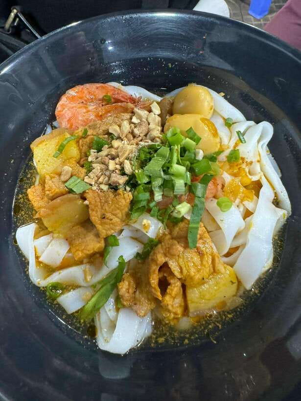 Da Nang City Street Food Tour With Live Music Tien Sa Show - Tien Sa Show at Trung Vuong Theater: mythology told with dance and live music