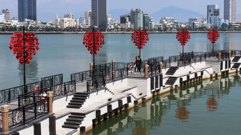 Da Nang: Culinary Tour by Night - Meeting Point and Getting Around: Motorbike vs Van