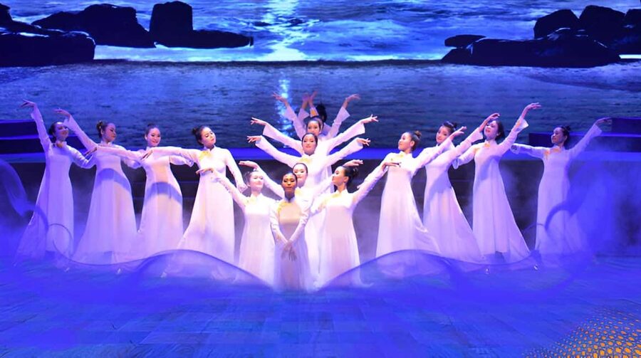 Da Nang: Da Nang Charming show ticket - Ao dai and non la: how to get better photos without getting in the way