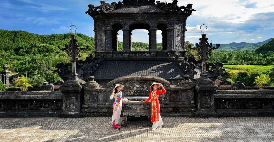 Da Nang: Hue Imperial City and Hai Van Pass Small Group Tour - Hai Van Pass: The best first hour of your Hue day