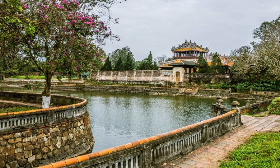 Da Nang: Hue Imperial City and Hai Van Pass Small Group Tour - The lunch stop: Simple, local, and not the main event