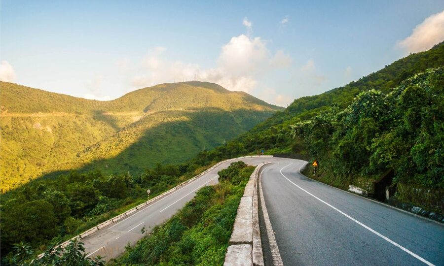 Da Nang: Hue Imperial City and Hai Van Pass Small Group Tour - English-speaking guides: The difference between seeing and understanding