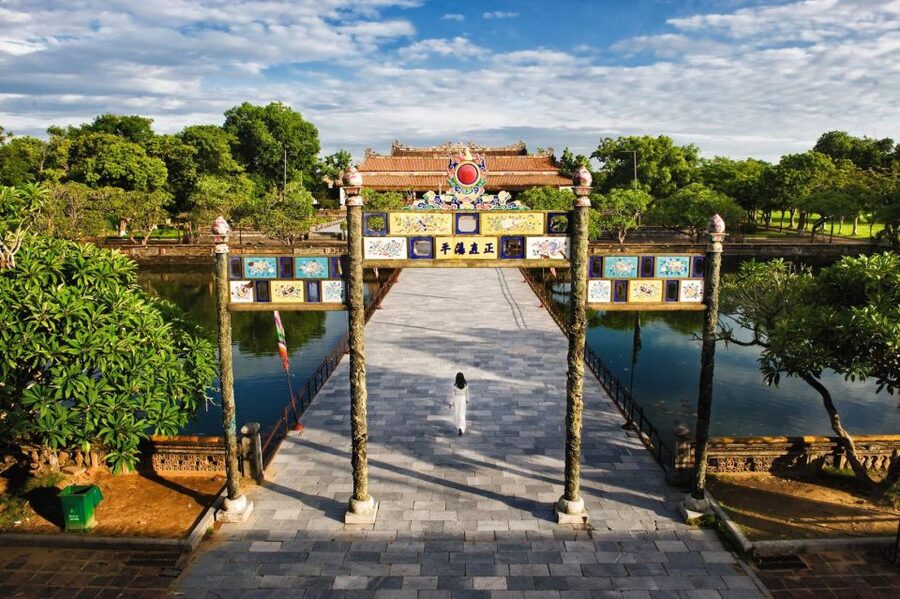Da Nang: Imperial City of Hue Day Trip with Lunch and Ticket - Thien Mu Pagoda: Hue’s oldest pagoda and a powerful symbol