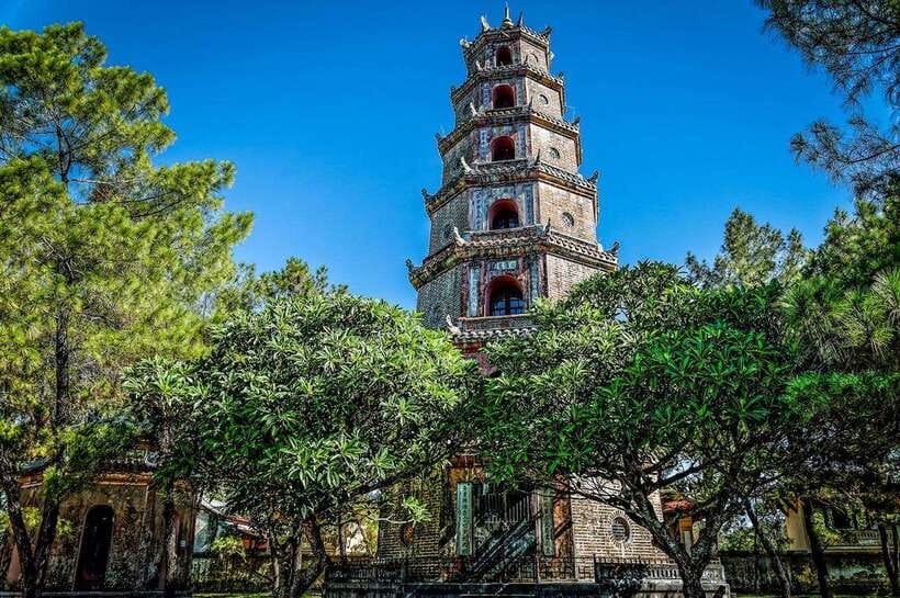 Da Nang: Imperial Hue And Scenic Hai Van Pass Discovery Tour - Khai Dinh Royal Tomb: Emperor architecture shaped by nature