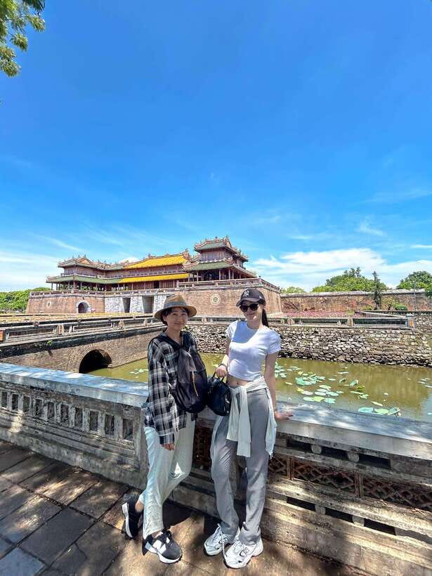 Da Nang: Imperial Hue And Scenic Hai Van Pass Discovery Tour - Guides, groups, and comfort: what makes the experience feel right