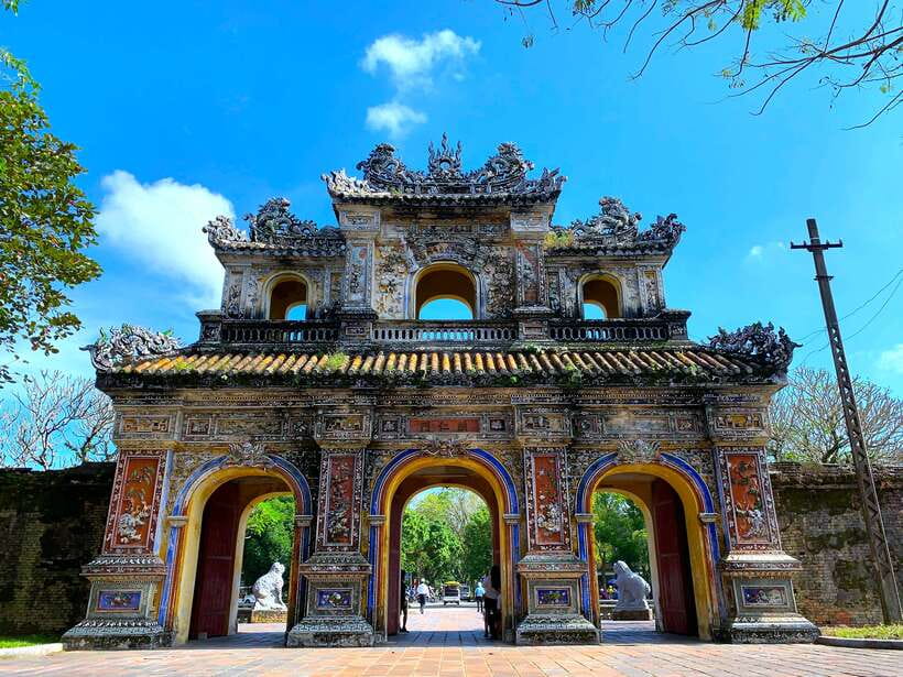 Da Nang: Imperial Hue And Scenic Hai Van Pass Discovery Tour - Getting into the Hue Citadel: dress code and what you actually see