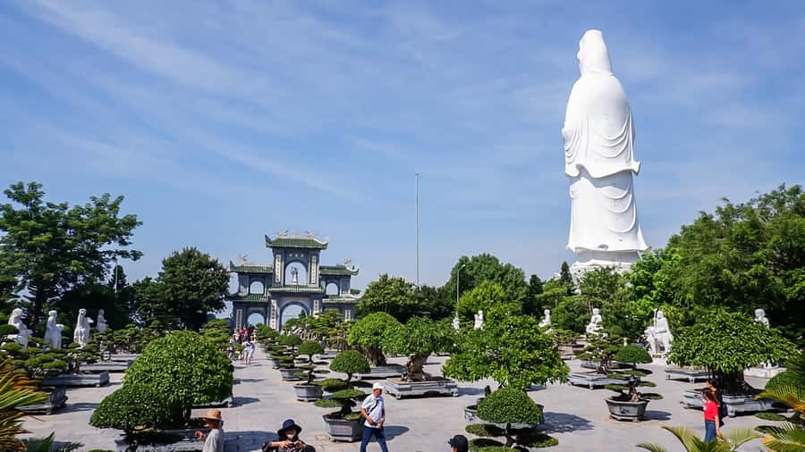 Da Nang: Lady Buddha, Marble Mountains, and Am Phu Cave Tour - Watching the stone craft: factories and sculpture shops