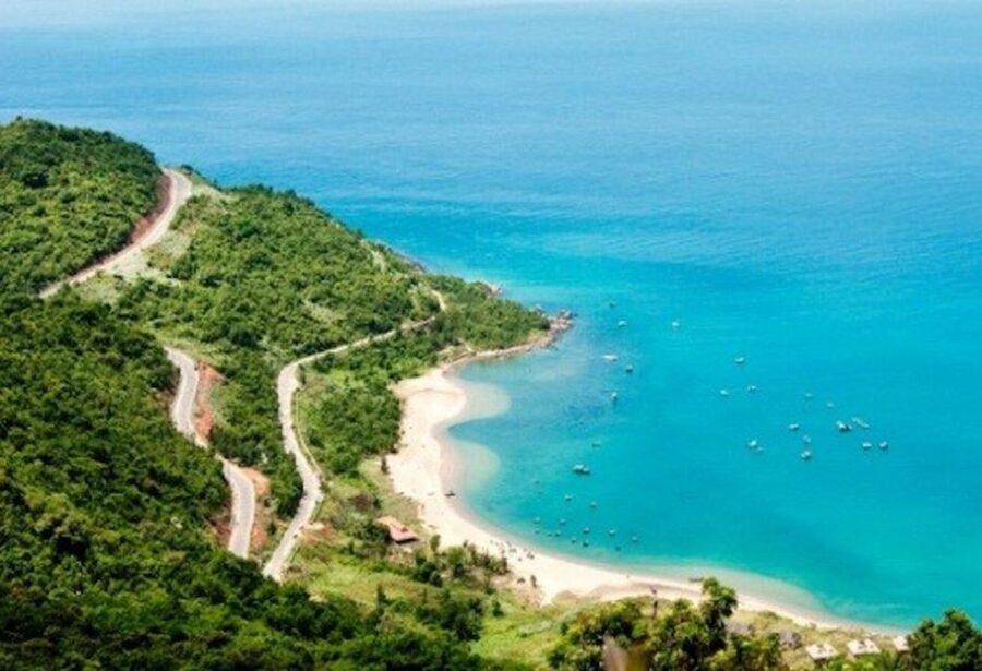 Da Nang: Lady Buddha, Marble Mountains, and Hoi An Day Trip - Hoi An Ancient Town at night: Japanese Bridge, lantern boat on the Hoai, and market time