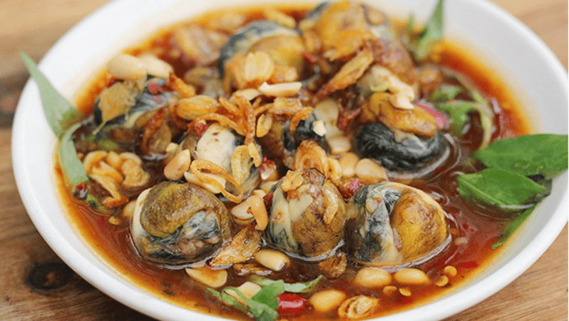 Da Nang: Local Street Food Walking Tour - The food plan: 8 dishes, 1 dessert, and why it feels like dinner
