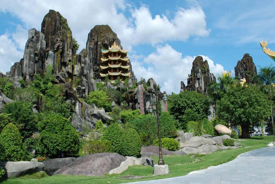 Da Nang : Marble Mountains, Monkey Mountain, and Am Phu Cave - Lunch and the rhythm of a tight schedule
