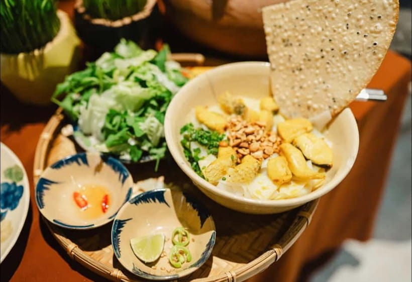 Da Nang: Michelin-Selected Street Food Tour with Local Guide - Street Food in Da Nang, Michelin Style, on Foot
