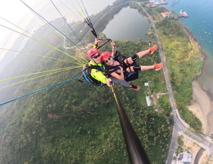 Da Nang: Monkey Mountain Paragliding Experience - Small group size: comfort and control on a busy hill