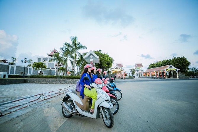 Da Nang Night Motorbike Tour & River Cruise Riding By Lady Rider - Entering Da Nang After Dark: What Your 4 Hours Actually Feels Like