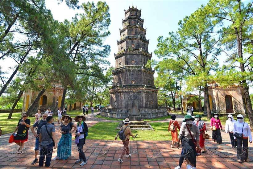 Da Nang : Private Day Trip to Imperial City - Hue - Lang Co and Lap An Lagoon: Coast Breaks Between Big Monuments
