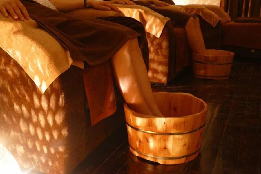 Da Nang: Relax with 60 minutes Foot Massage - The Welcome Drink and Hoi An Toasted Coconut Cracker