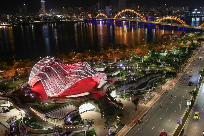 Da Nang: Seafood dinner, night market, sightseeing by night - 4 hours feels like a lot (in a good way)