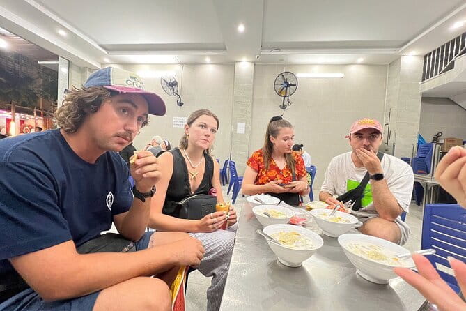 Da Nang Sightseeing Cruise On Han River With Street Food Tasting - Getting around in Đà Nẵng: pickup that saves your energy