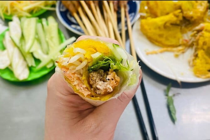 Da Nang Street Foodie Walking Tour - Lunch vs dinner in Da Nang: pick your vibe