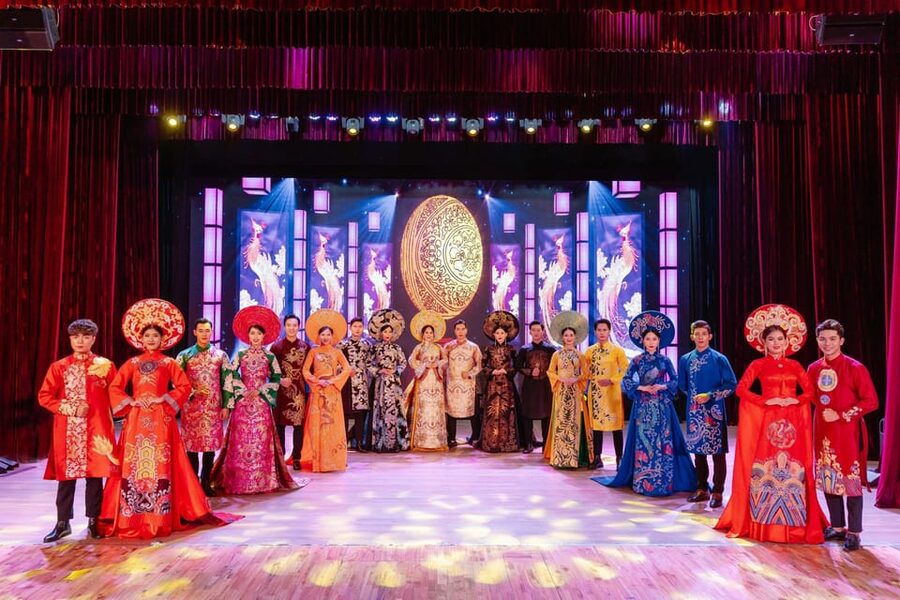 Da Nang "The Ao Dai" Show: Timeless Vietnamese Elegance - The show’s storyline: Vietnam told through clothing and scenes