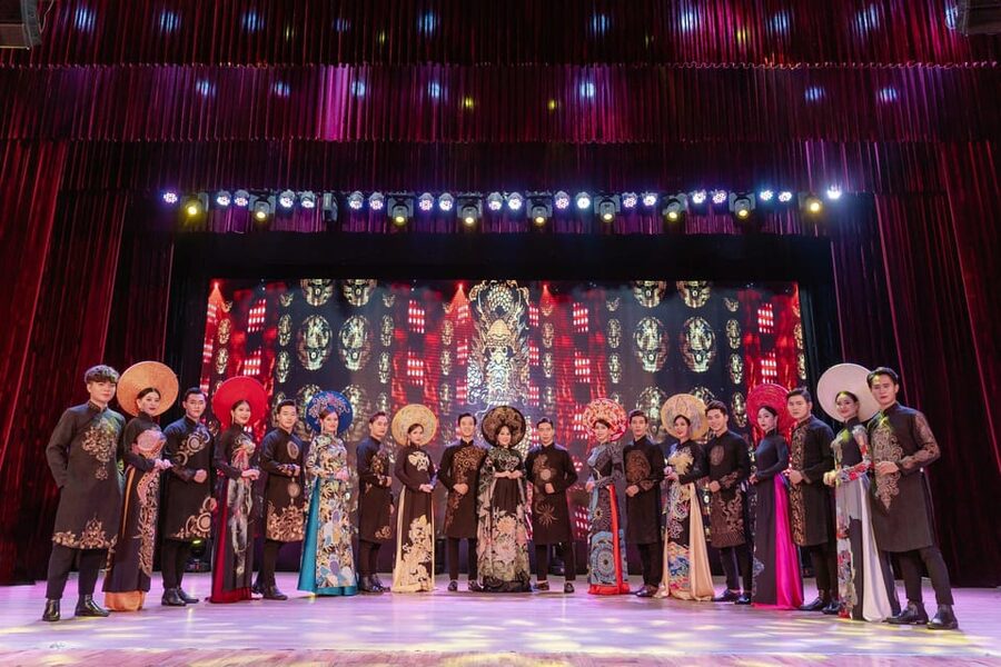 Da Nang "The Ao Dai" Show: Timeless Vietnamese Elegance - Practicalities: duration, language, and what to plan around