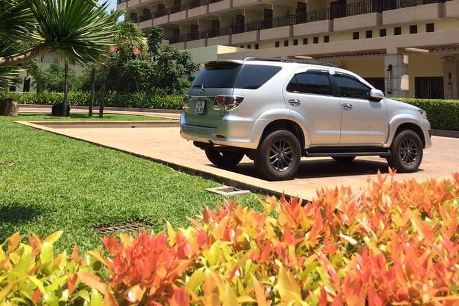 Danang Private Airport Transfer - Inside the Car: Comfort Plus Real Use Tech