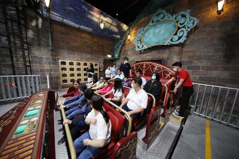 From Da Nang: Golden Bridge Ba Na Hills Full-Day Group Tour - Golden Bridge and the walk between sights: more than one iconic stop