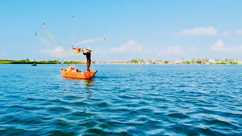 From Da Nang: Hoi An Old Town Tour, Night Market & Boat Ride - Museum of Folklore: local art demonstrations in a historic merchant house