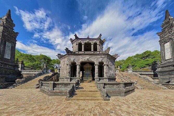 Full Day Private Expedition Guided Tour in Hue Imperial City - Why the English-Speaking Guide Changes Everything