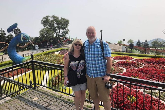 Golden Bridge-Marble Mountain-Hoi An City -Boat Ride-Night Market - Private driver + English-speaking guide: what it changes