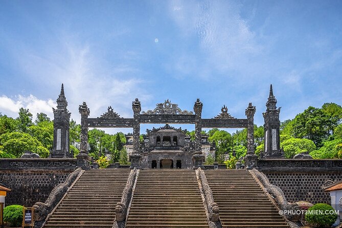 Hai Van Pass and Hue City Sites Deluxe Small Group Tour - Stop 5: Thien Mu Pagoda, Hue’s most recognizable symbol