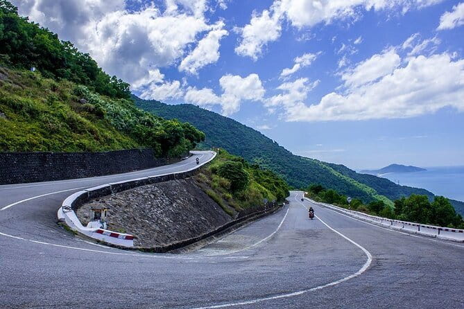 Hai Van Pass, Lang Co Bay & Lap An Lagoon PRIVATE TOUR - From pickup to Dragon Bridge: the coastal warm-up ride