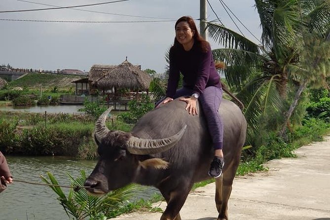 Hoi An Countryside Tour:Basket Boat,Buffalo Ride, Farming & Lantern Making Class - Tra Que Vegetable Village: Meeting a Local Family and Trying Farming Life