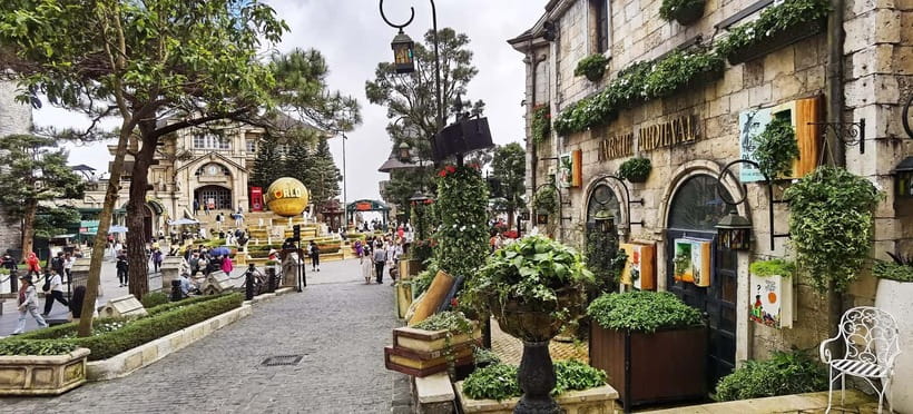 Hoi An/Da Nang: Ba Na Hills & Golden Bridge Tour with Dinner - What kind of traveler should book this