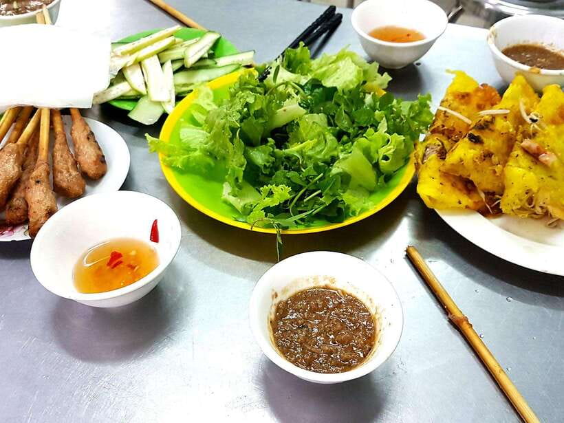 Hoi An/Da Nang: Da Nang Food Tour & Cruise Trip on Han River - The market and street-food phase (around 4:00–8:00 pm)