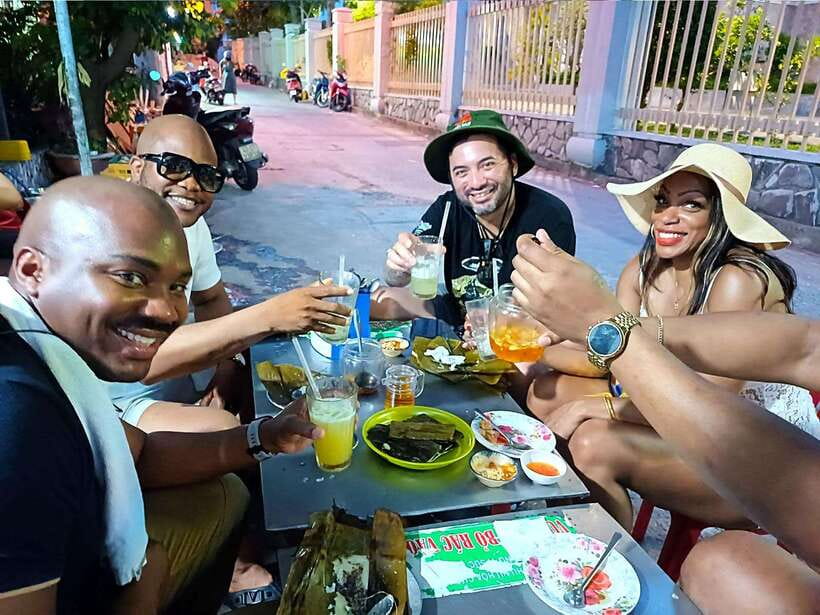 Hoi An/Da Nang: Da Nang Food Tour & Cruise Trip on Han River - What to bring (so you’re comfortable at street-food speed)