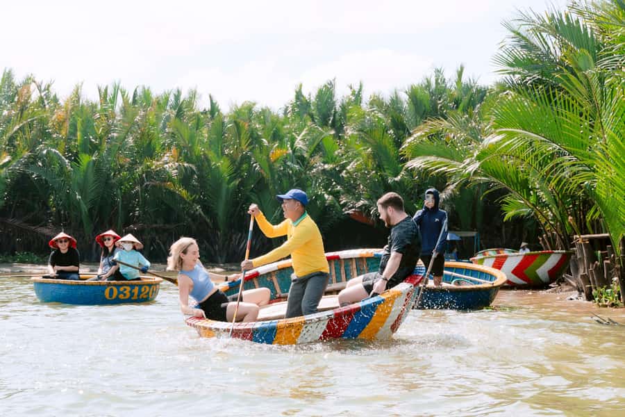 Hoi An: Lantern Making, Basket Boat, and Cooking Class - Cooking Class at the Station: Pho Bo, Banh Xeo, Banh Cuon, Che