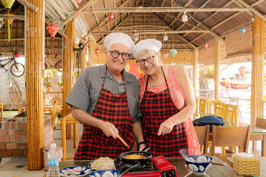 Hoi An: Lantern Making, Basket Boat, and Cooking Class - Small-Group Energy and the Guide Difference